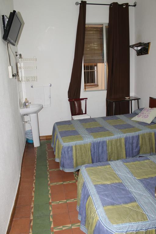Hostal Xucar Μαδρίτη Δωμάτιο φωτογραφία