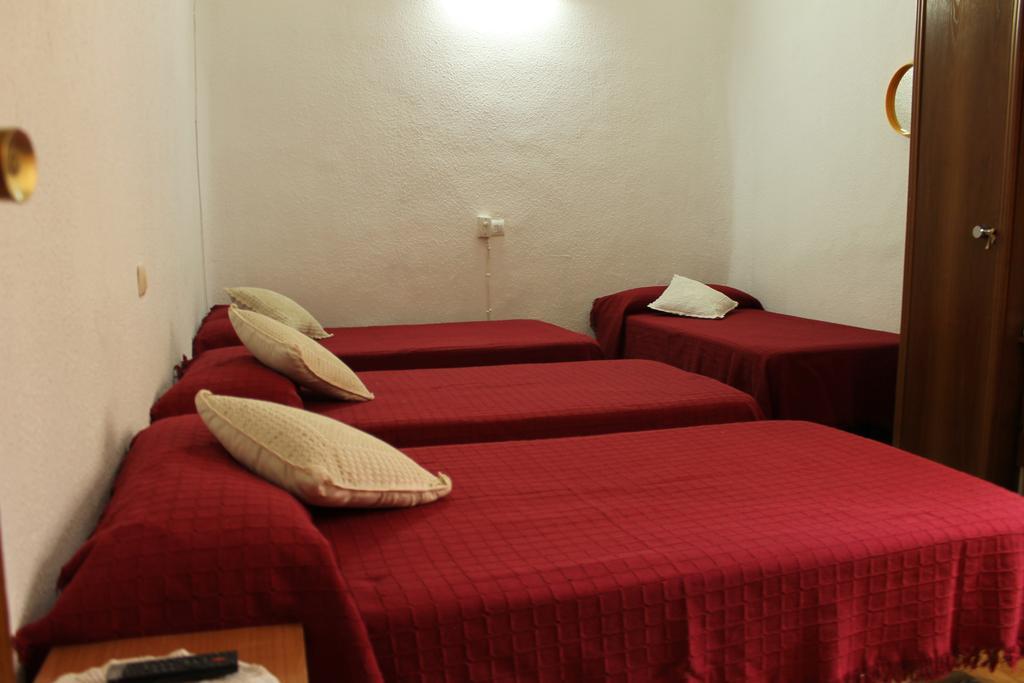Hostal Xucar Μαδρίτη Δωμάτιο φωτογραφία