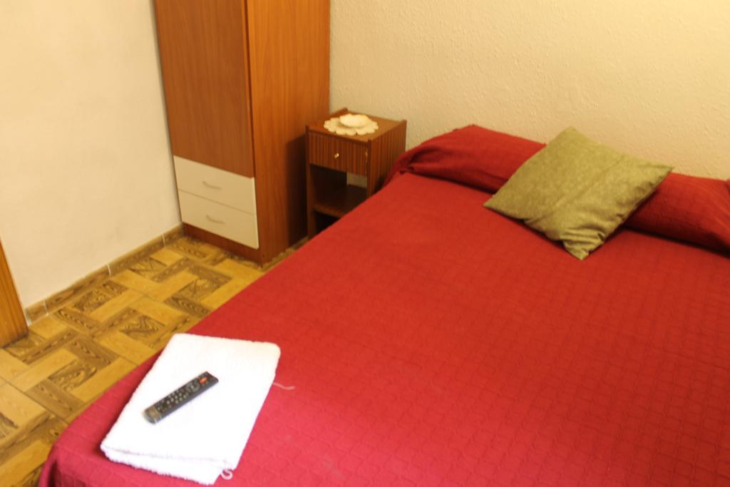 Hostal Xucar Μαδρίτη Δωμάτιο φωτογραφία