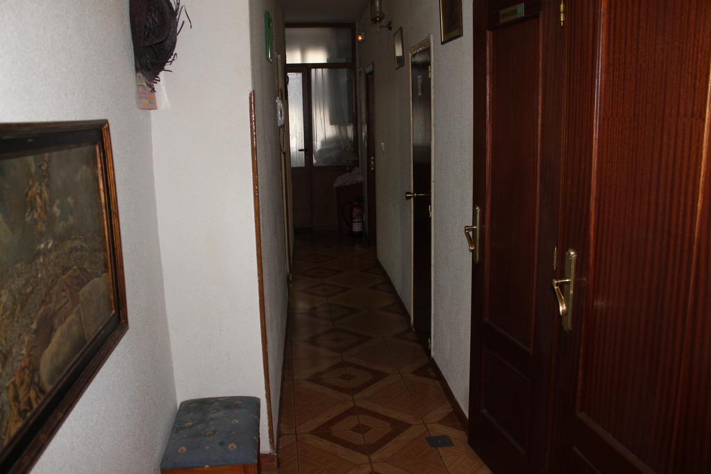 Hostal Xucar Μαδρίτη Δωμάτιο φωτογραφία