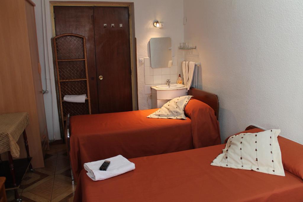 Hostal Xucar Μαδρίτη Δωμάτιο φωτογραφία
