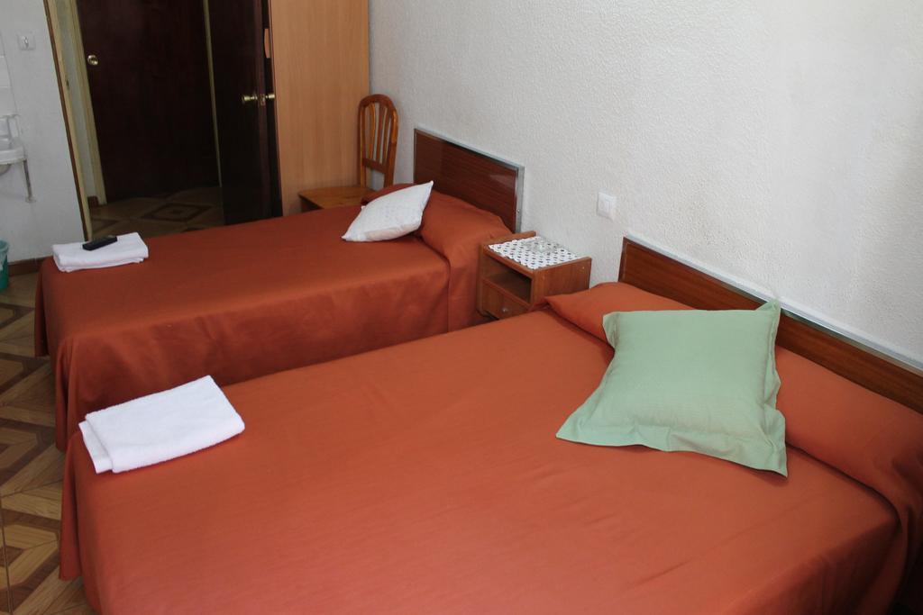 Hostal Xucar Μαδρίτη Δωμάτιο φωτογραφία